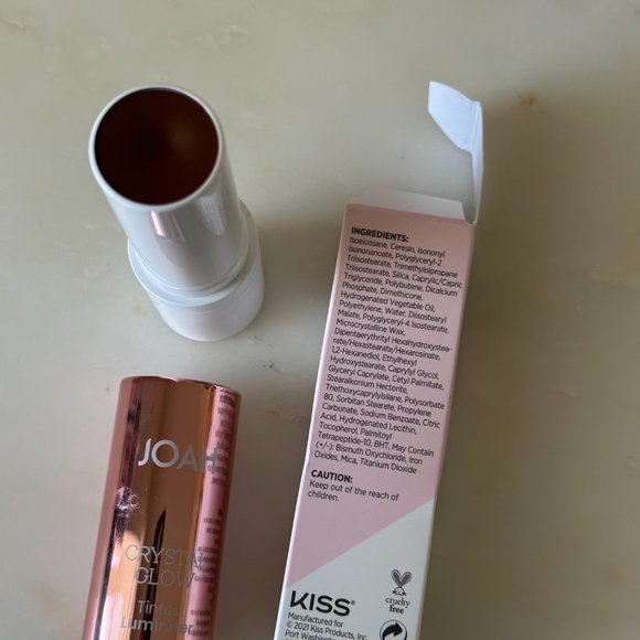 JOAH Crystal Glow Deep Golden Tinted Luminizer Stick - Picture 4 of 4
